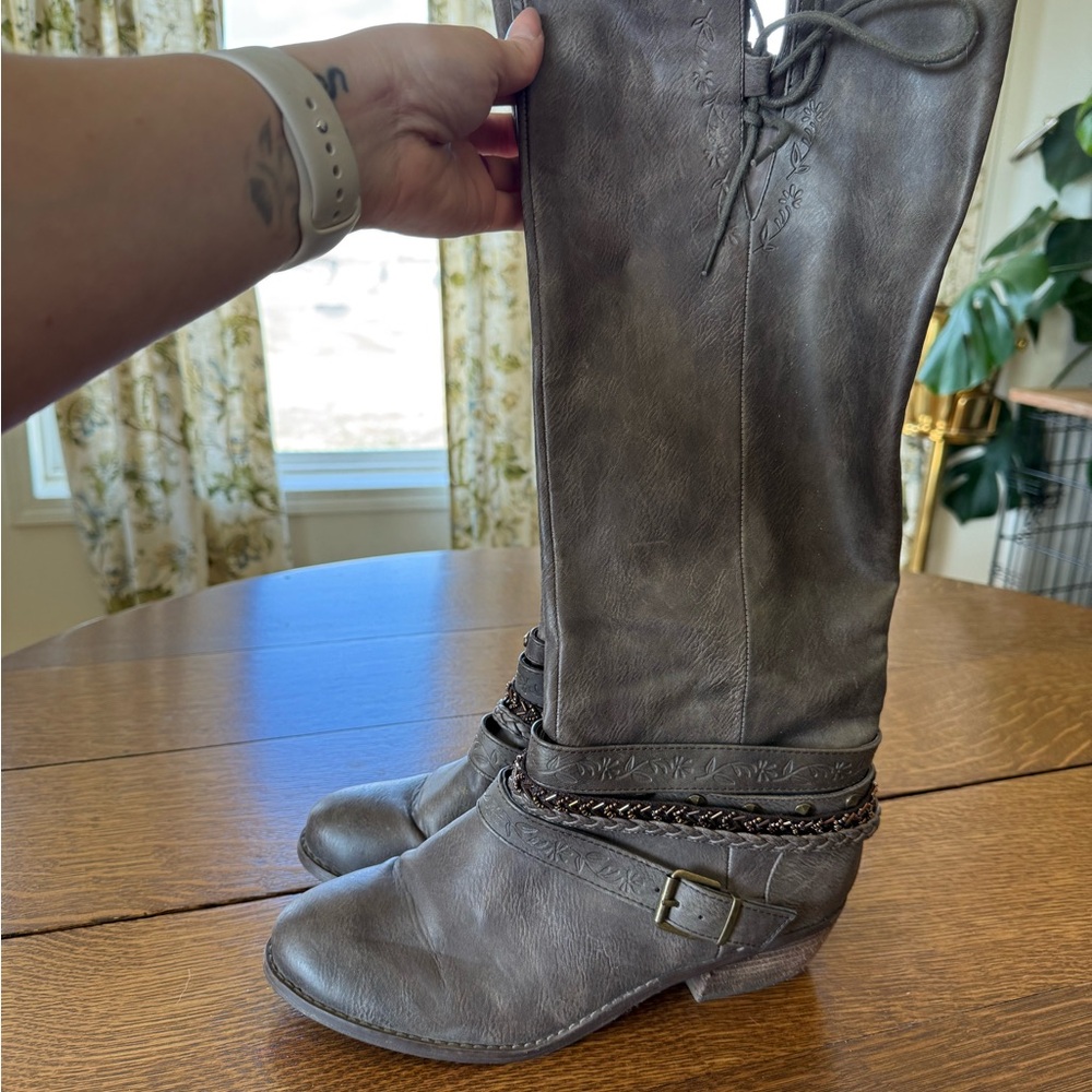 Stylish Gray Women's Boots